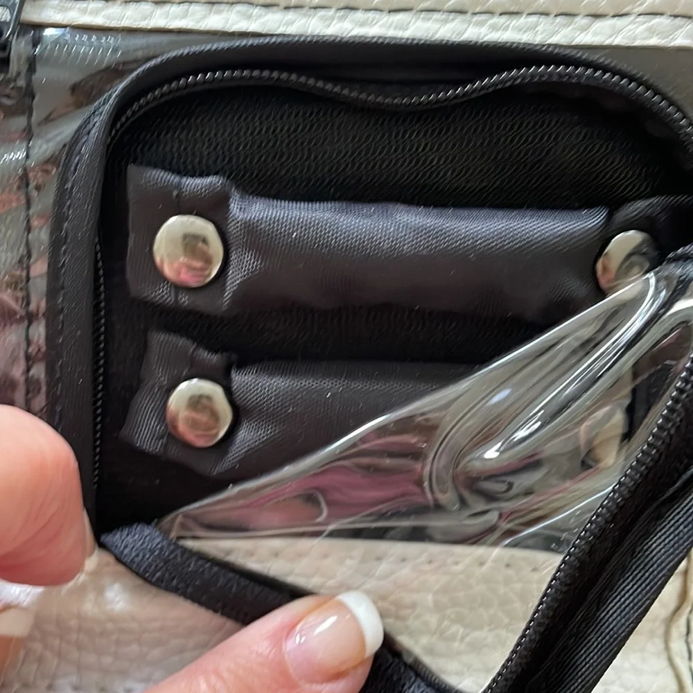 TRAVEL JEWELRY CASE /ORGANIZER, CREAM WITH SILVERTONE HARDWARE EXPANDABLE